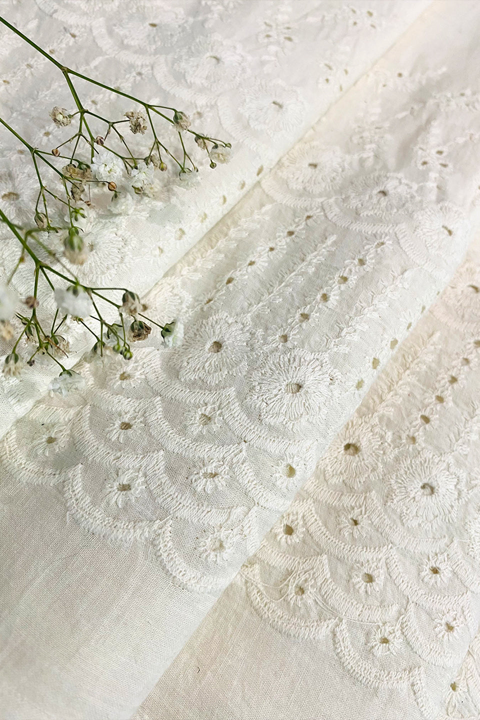 Skkinvalue”s white Chikan work Treyvoile fabric Emrodry Booty