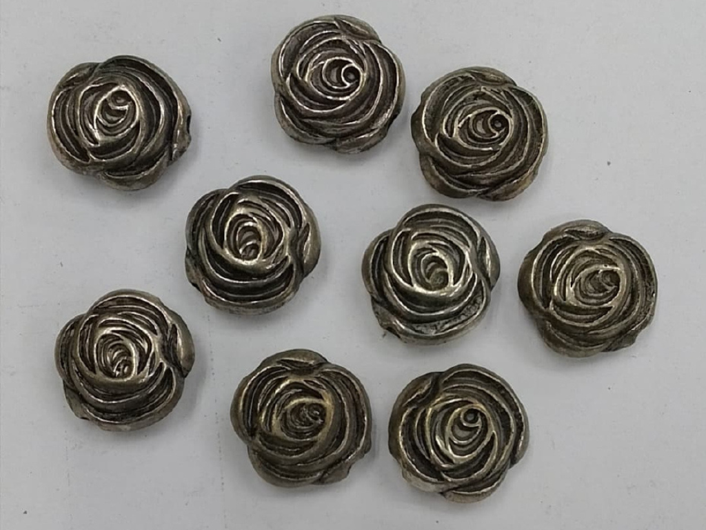 Rust Silver Rose Plastic Stones