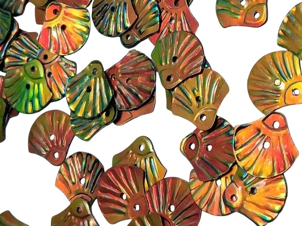 Red & Green Fan Shells Plastic Embroidery Sequins