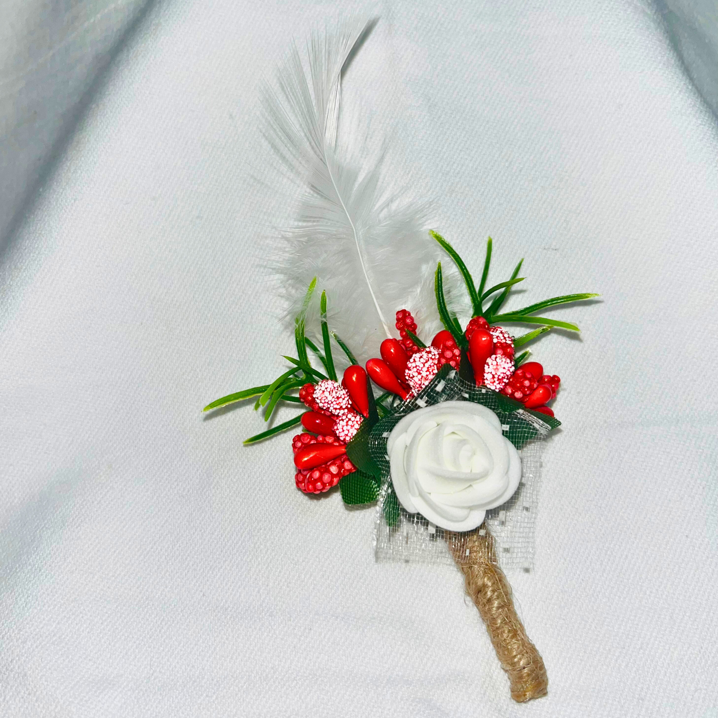 Red & White Faux Feather Flower Brooch ( Wholesale )