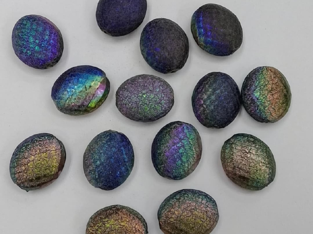 Multicolor Flat Oval Plastic Stones