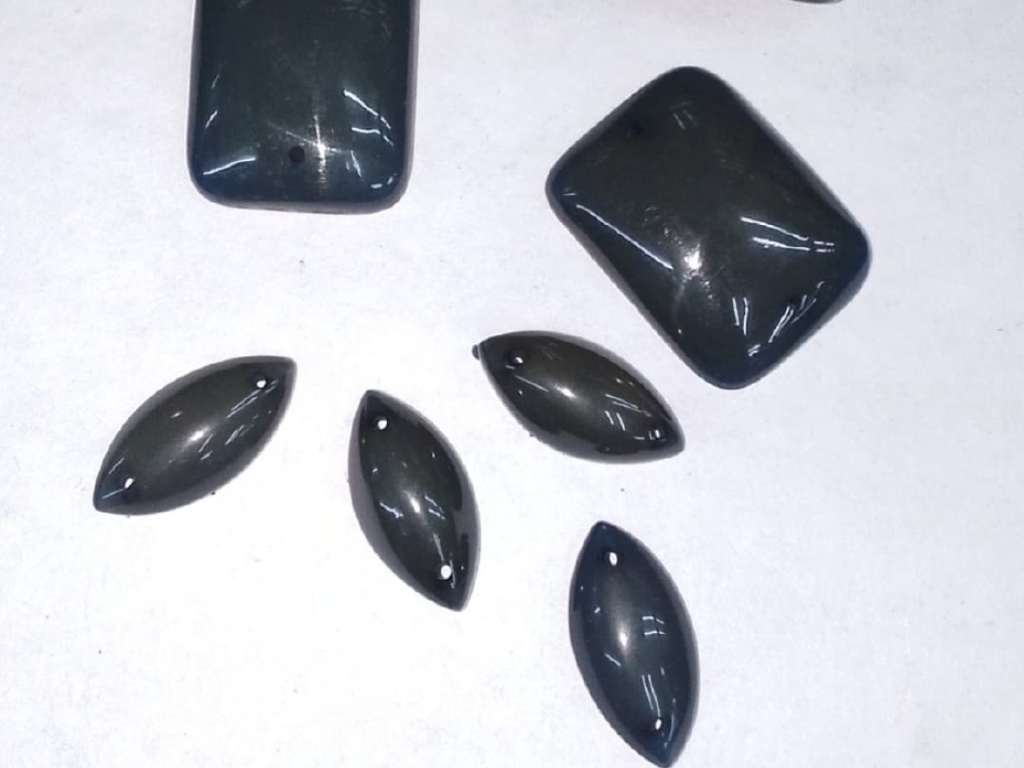 Black Mix 2 Hole Plastic Stones