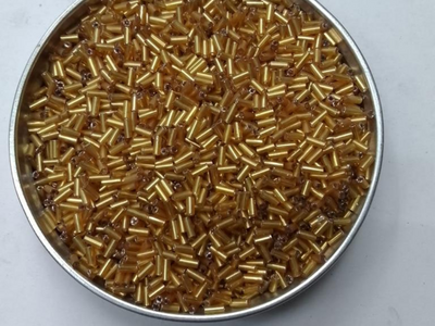 गोल्डन सिल्वरलाइन पाइप ग्लास सीड बीड्स- 4.5 मिमी