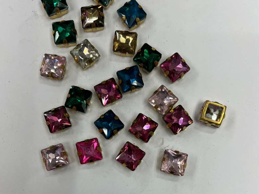 Multicolor Square Glass Stones With Catcher