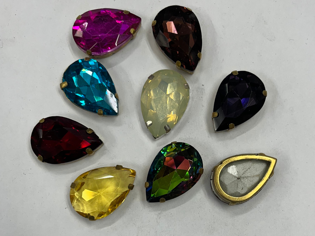 Multicolour Drop Glass Stones With Catcher