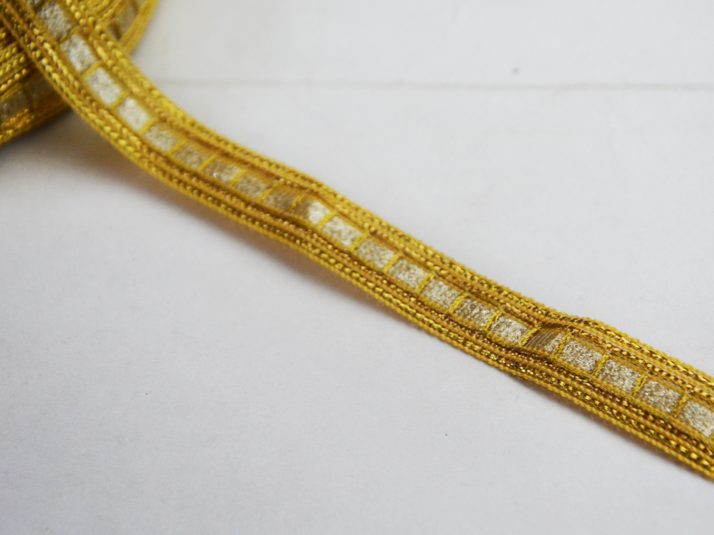 golden-fancy-gota-border