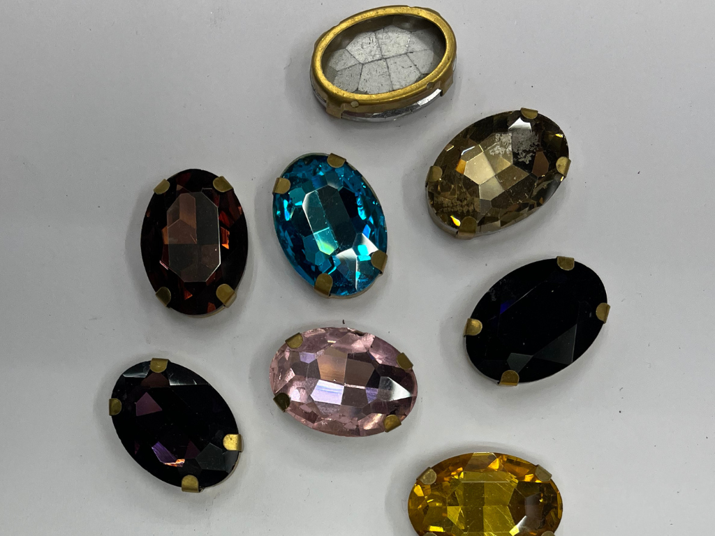 Multicolour Oval Glass Stones With Catcher (Wholesale)