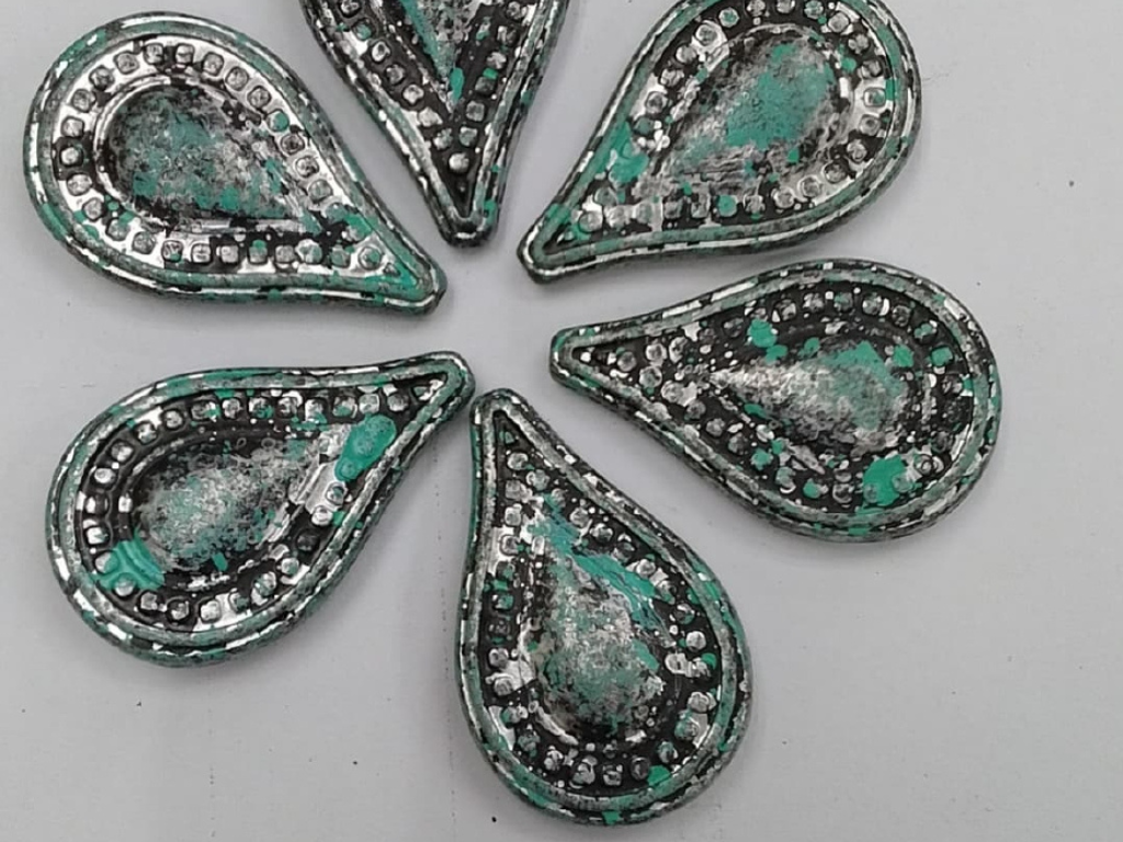 Silver & Turquoise Drop Plastic Stones