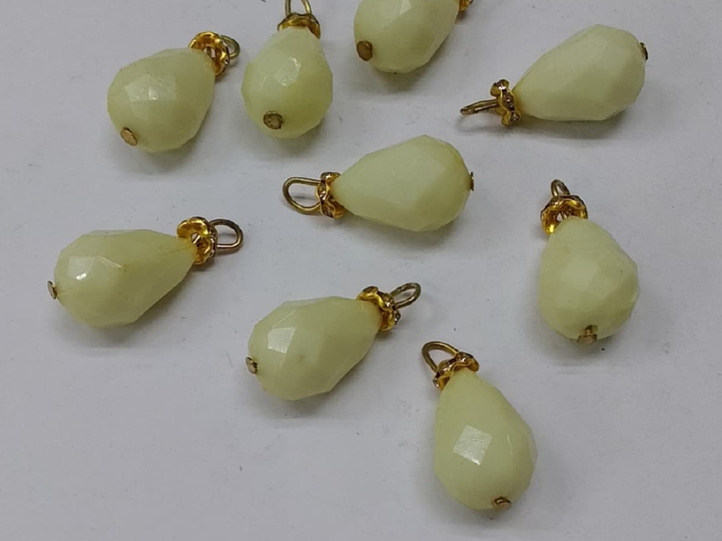 Cream Drop Plastic Loreal Beads