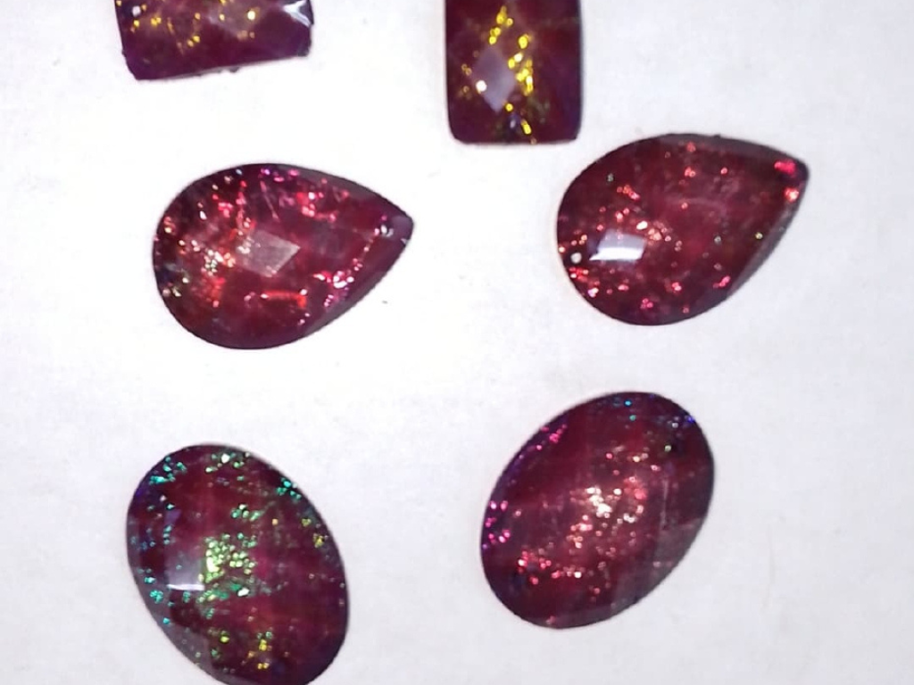 Maroon Mix 2 Hole Plastic Stones