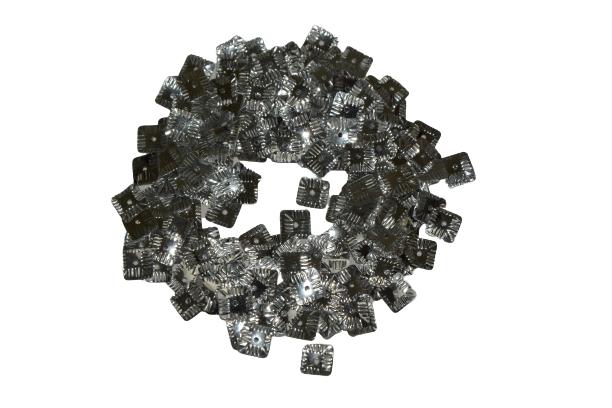 silver-square-centre-hole-plastic-sequins-1