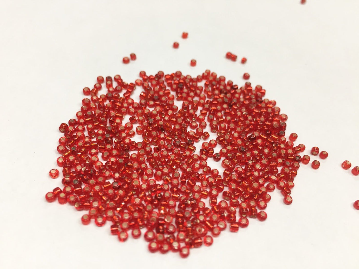 premium-red-silverline-round-rocaille-glass-beads-15-0