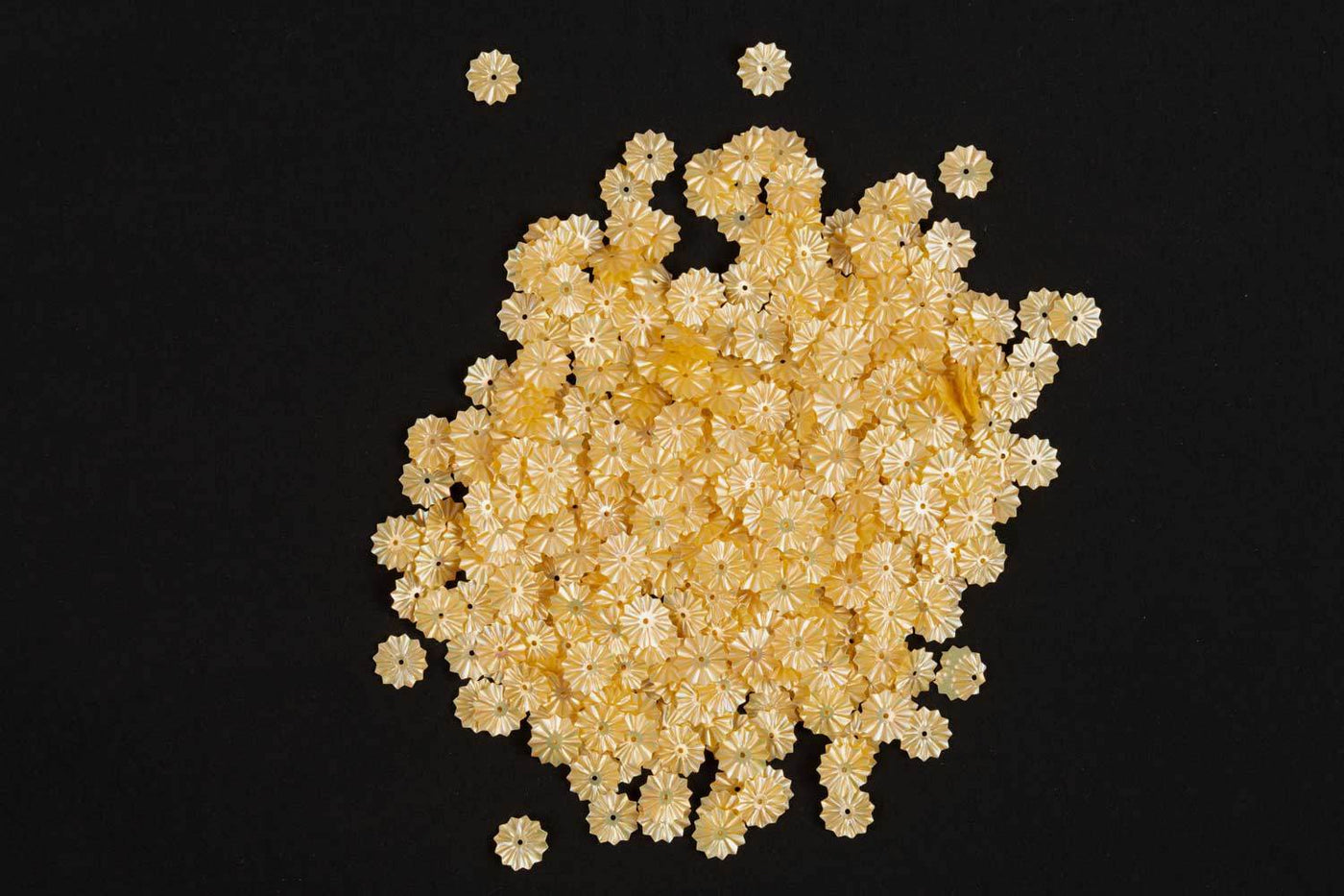 flower-shape-plastic-sequins-in-golden-color