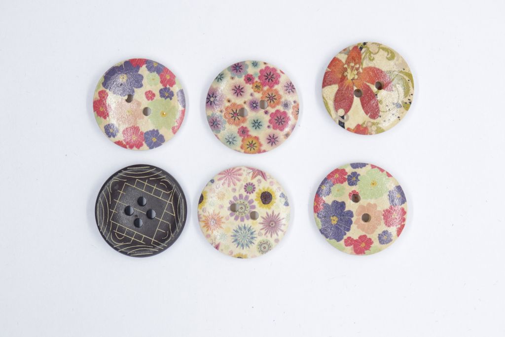 Multicolor Round Shaped 2 & 4 Hole Flower Wooden Buttons