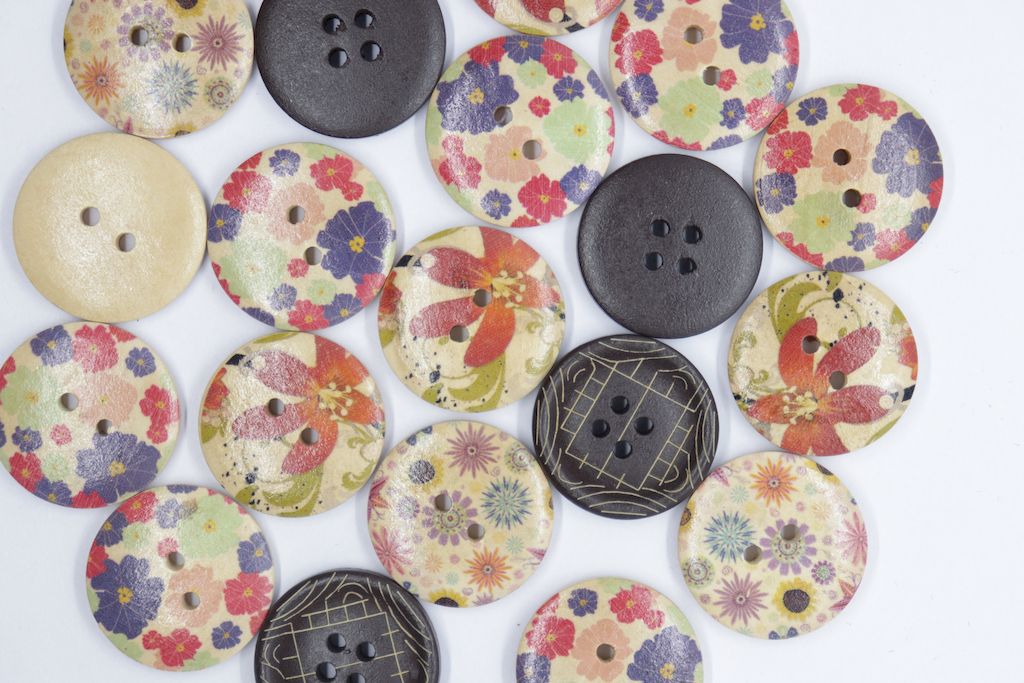 Multicolor Round Shaped 2 & 4 Hole Flower Wooden Buttons