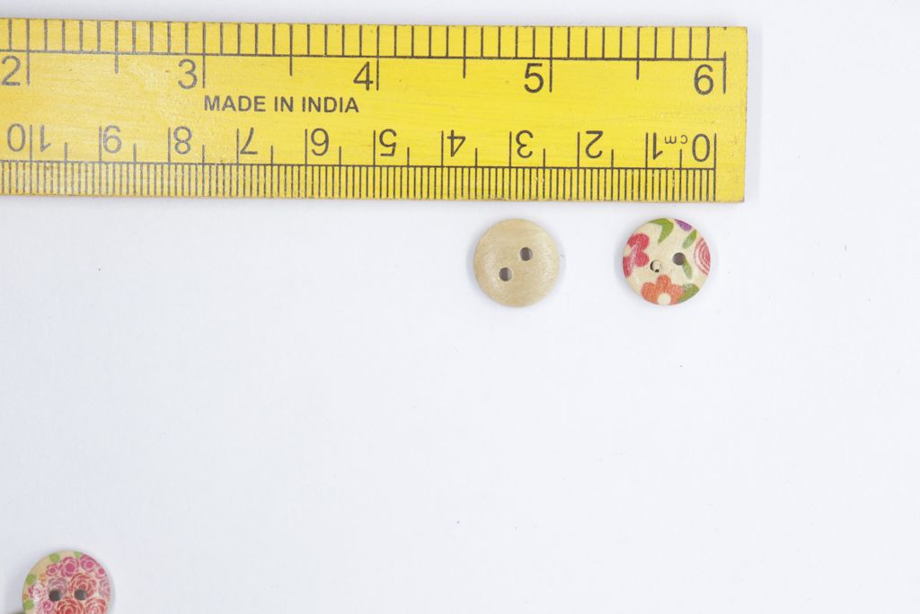 Multicolor Round Shaped Flower Designer 2 Hole Wooden Buttons