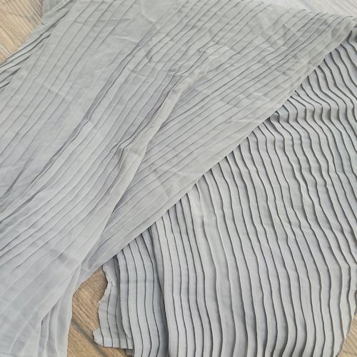 Precut Of 4 Meters Of Gray Stripes Crushed Georgette Fabric