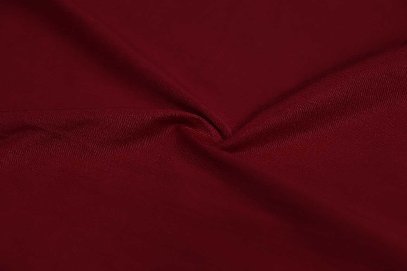 गहरा लाल सादा कॉटन पॉलिएस्टर मिश्रण कपड़ा