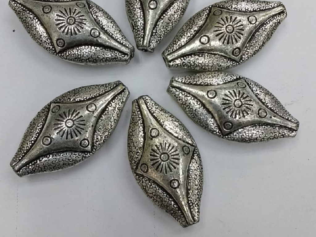 Silver Eye Designer Plastic Stones