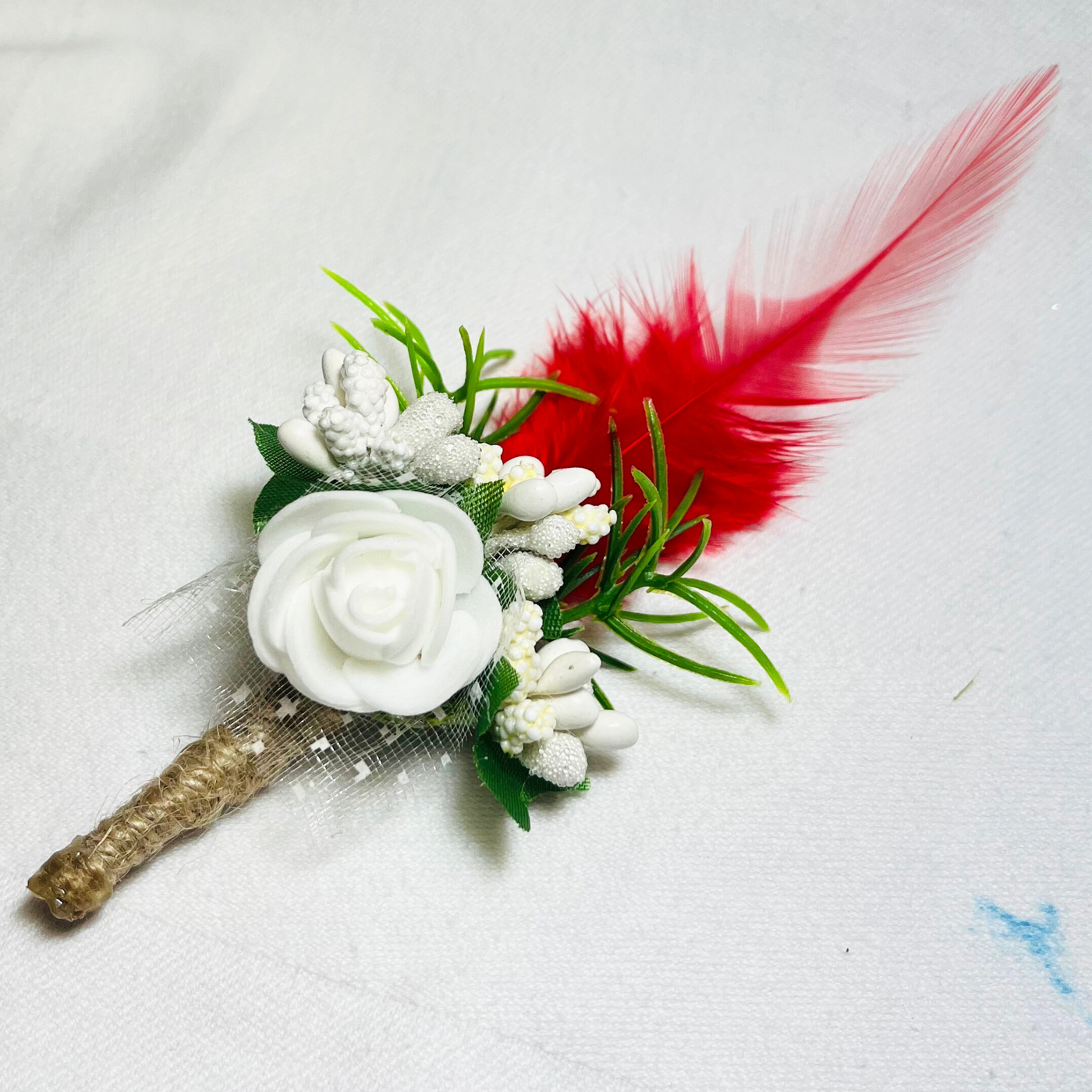 Red & White Faux Feather Flower Brooch ( Wholesale )