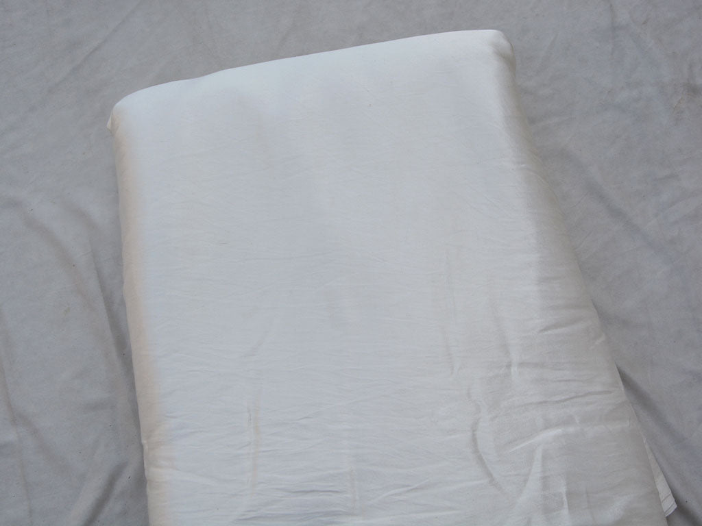 White Plain Pure Dyeable Viscose Gaji Silk Fabric (Wholesale)