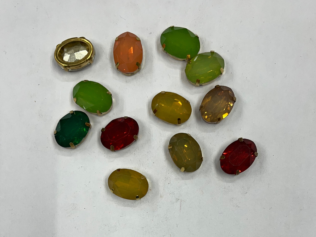 Multicolour Oval Glass Stones With Catcher