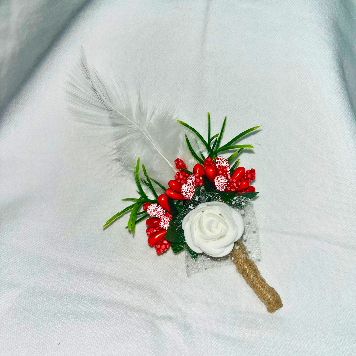 Red & White Faux Feather Flower Brooch ( Wholesale )