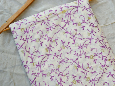 सफ़ेद पुष्प शुद्ध मुल मुल सूती कपड़े