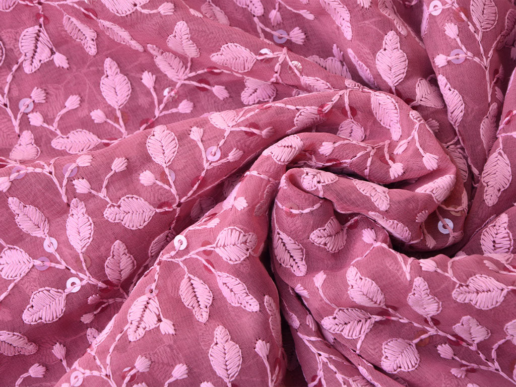सैल्मन पिंक फ्लोरल लाइट थ्रेड कढ़ाई प्रीमियम जॉर्जेट फ़ैब्रिक