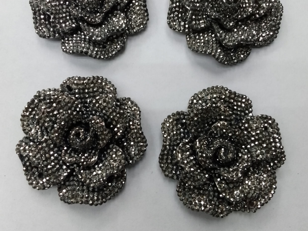 Silver Flower Plastic Resin Stones