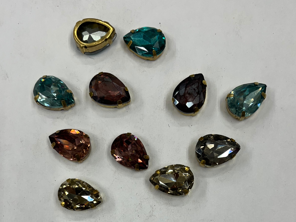 Multicolour Drop Glass Stones With Catcher (Wholesale)