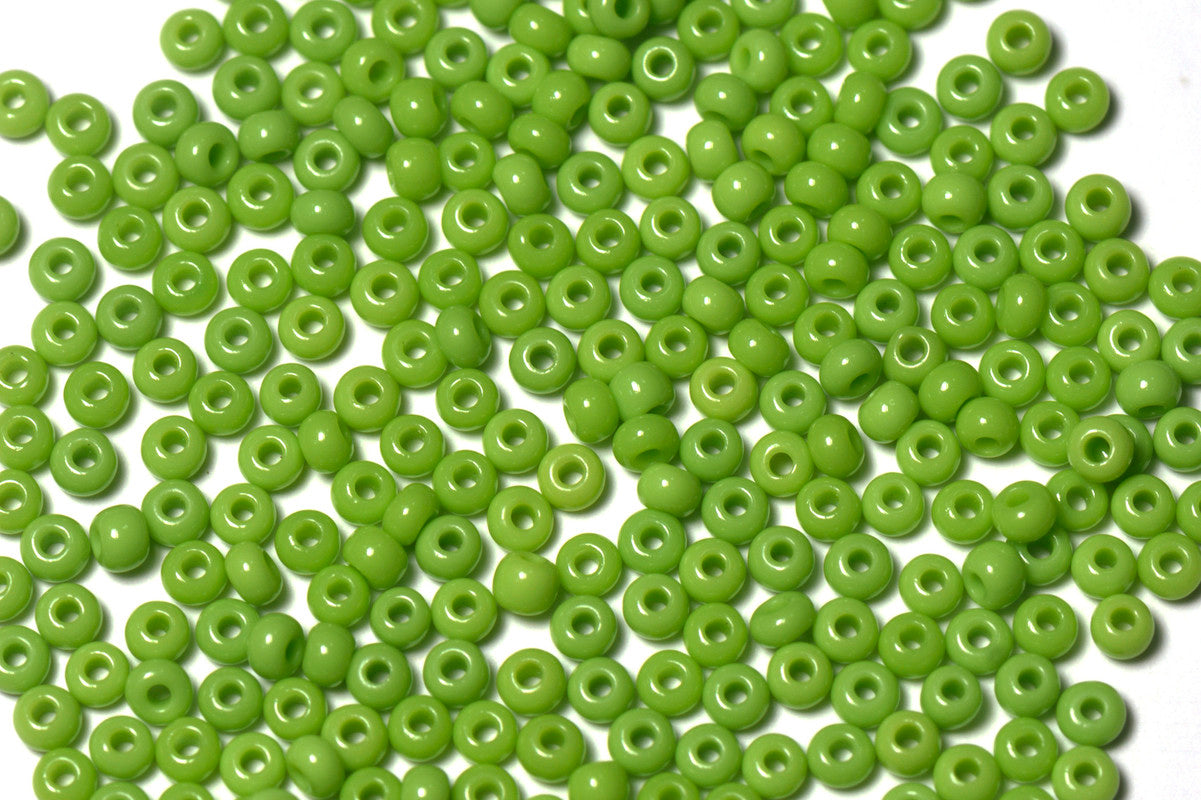 Kelly Green Opaque Preciosa Seeds Beads