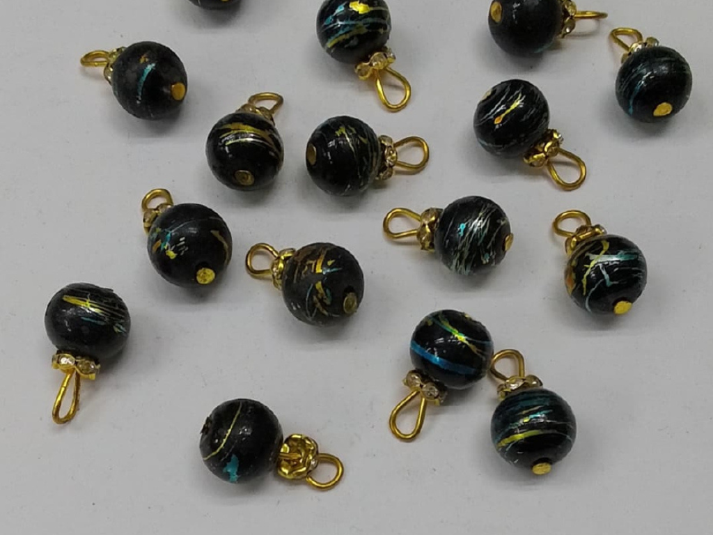 Black &Golden Plastic Loreal Beads