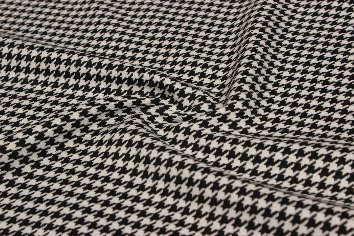 Black and White Houndstooth Tweed Fabric1