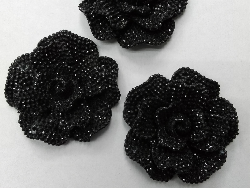 Black Flower Plastic Resin Stones