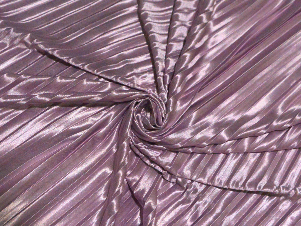 बेबी पिंक प्लेन क्रश्ड प्लीटेड साटन फ़ैब्रिक