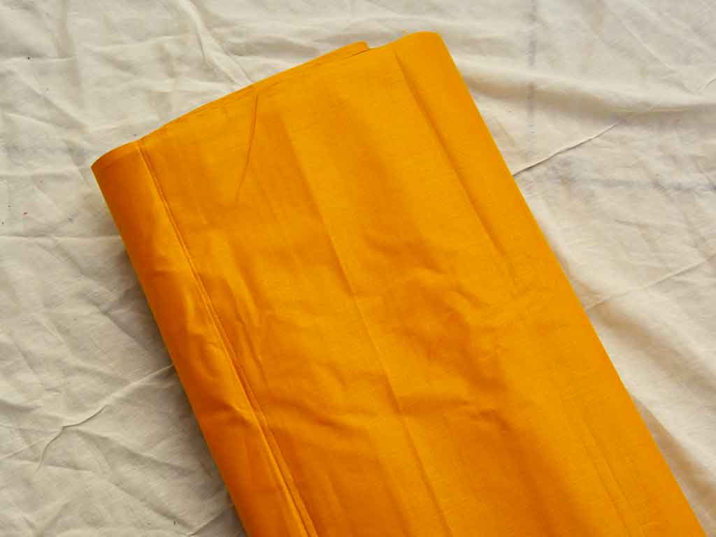 सनी पीला सादा ग्लेज्ड कॉटन कपड़ा