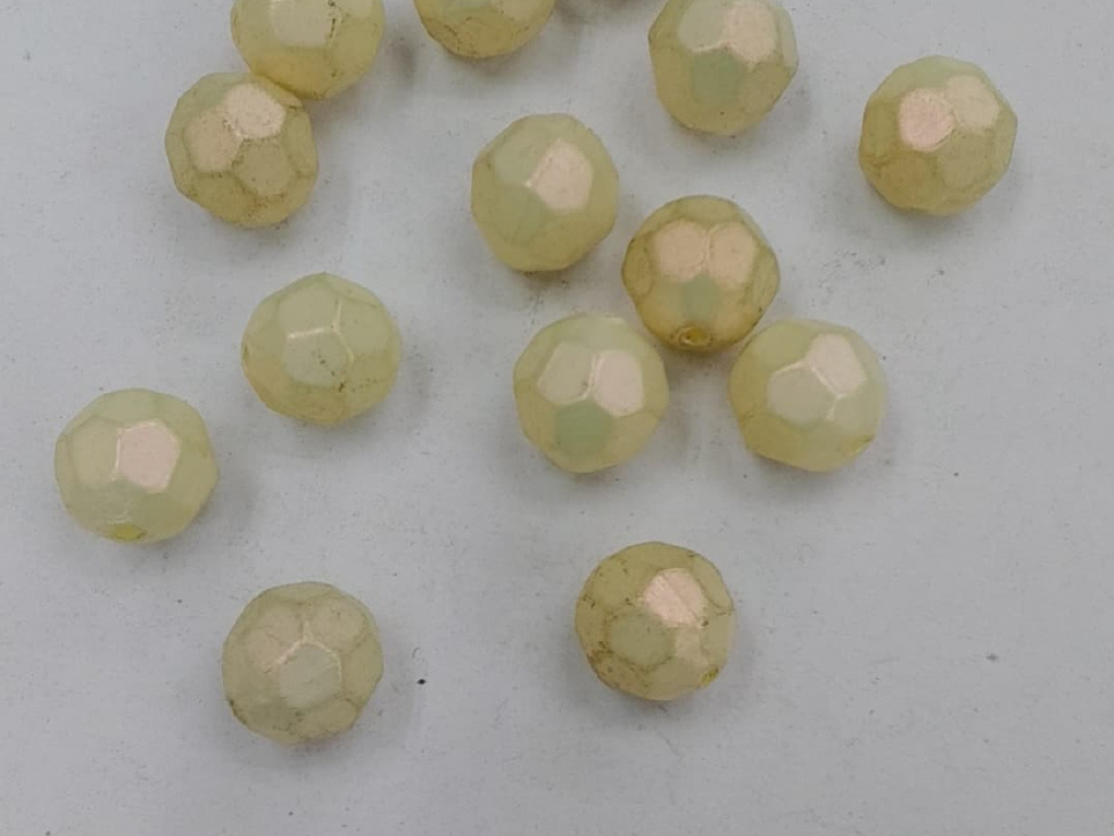 Cream Faceted Spherical Plastic Stones