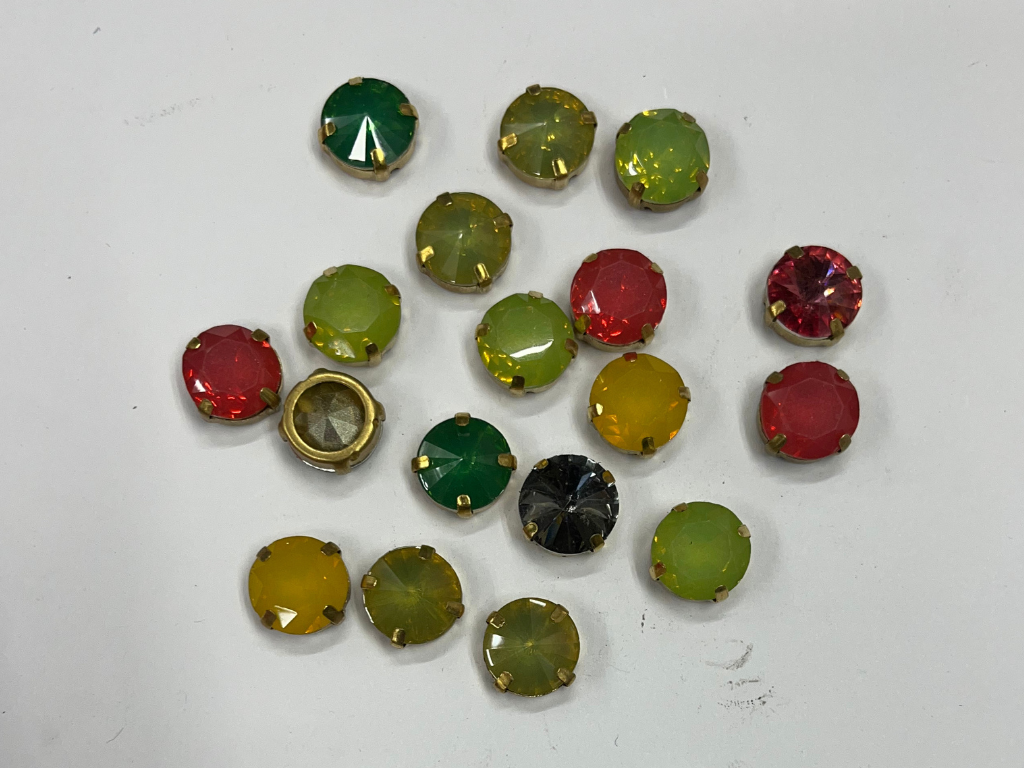 Multicolor Circular Glass Stones With Catcher (Wholesale)