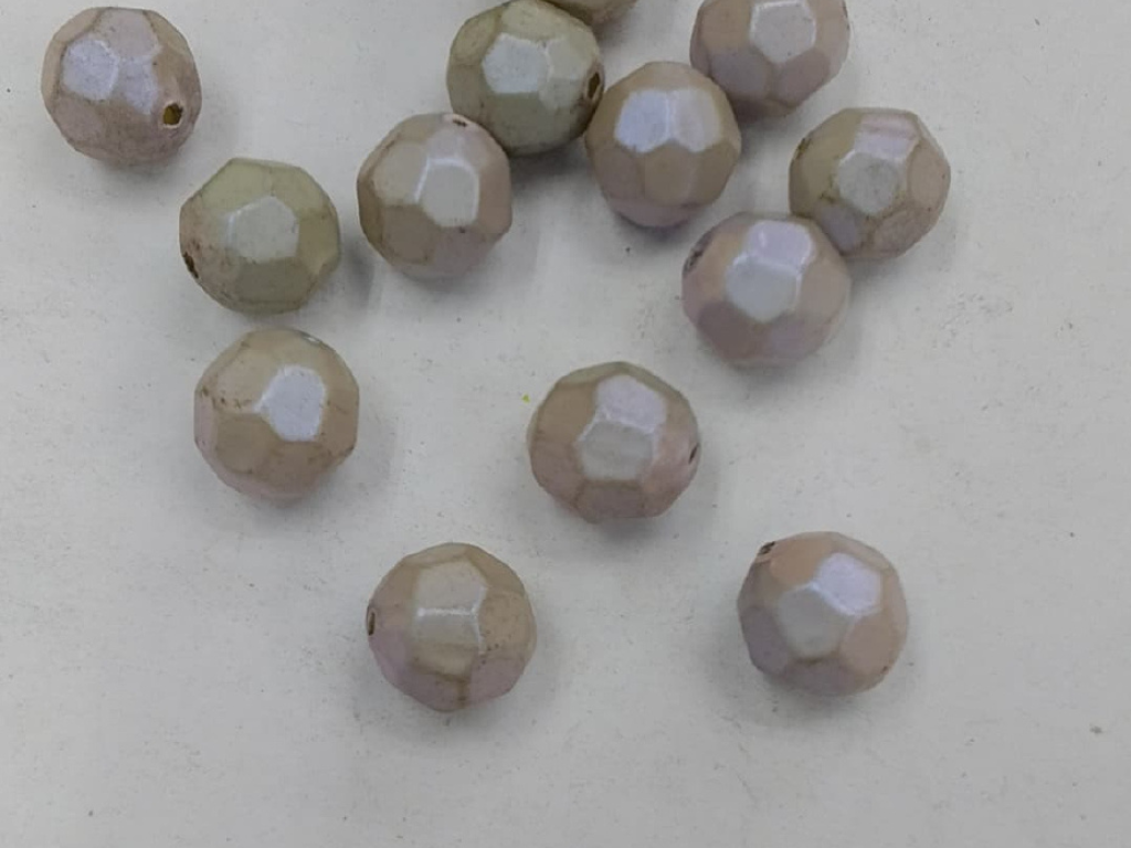 Light Grey Faceted Spherical Plastic Stones