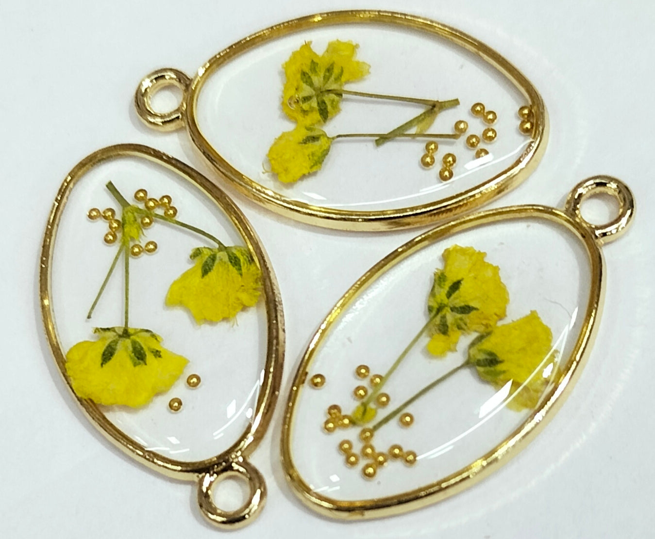 Yellow Oval Shaped Floral Design Resin Pendants with One Hole