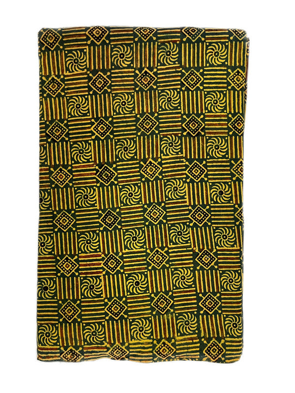 बहुरंगी पारंपरिक मुद्रित सूती कपड़ा