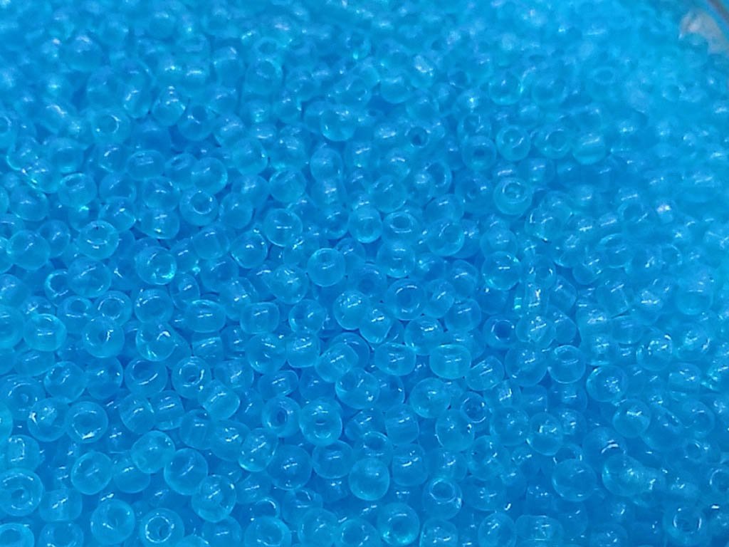 aqua-transparent-round-rocaille-glass-seed-beads