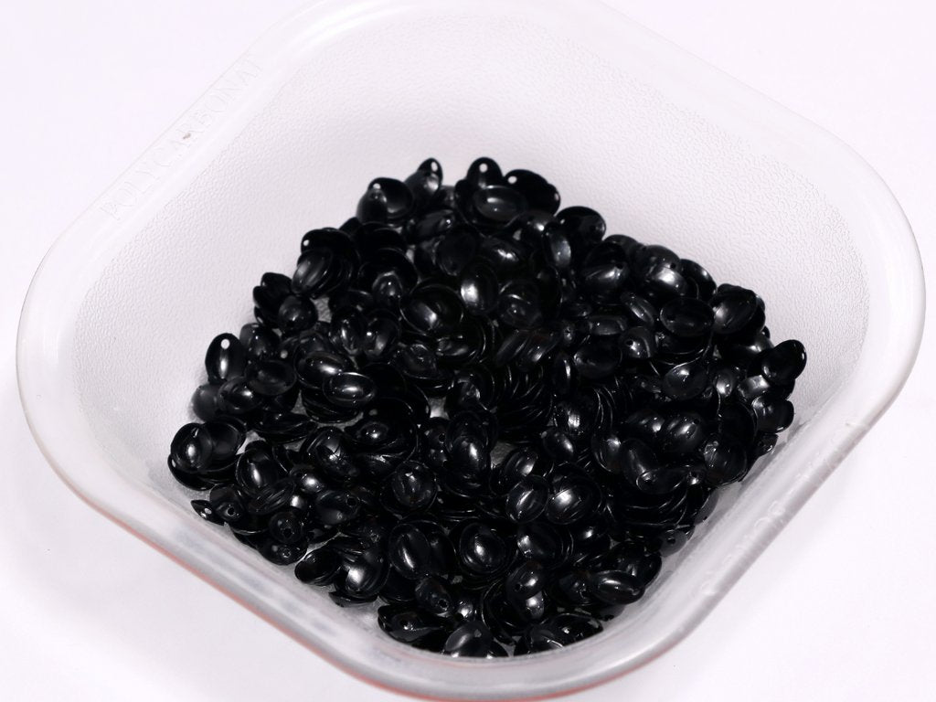 black-two-hole-oval-plastic-sequins