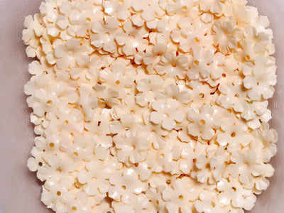 cream-centre-hole-flower-plastic-sequins