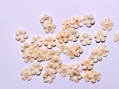 cream-centre-hole-flower-plastic-sequins