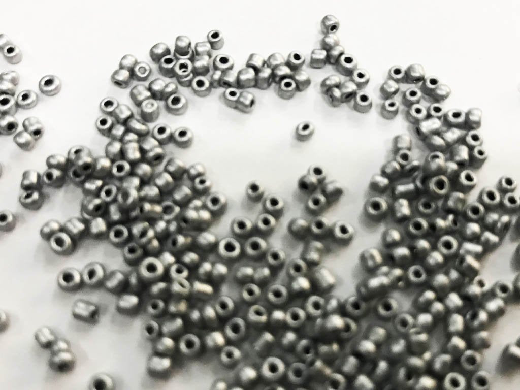 dull-silver-round-rocaille-glass-seed-beads