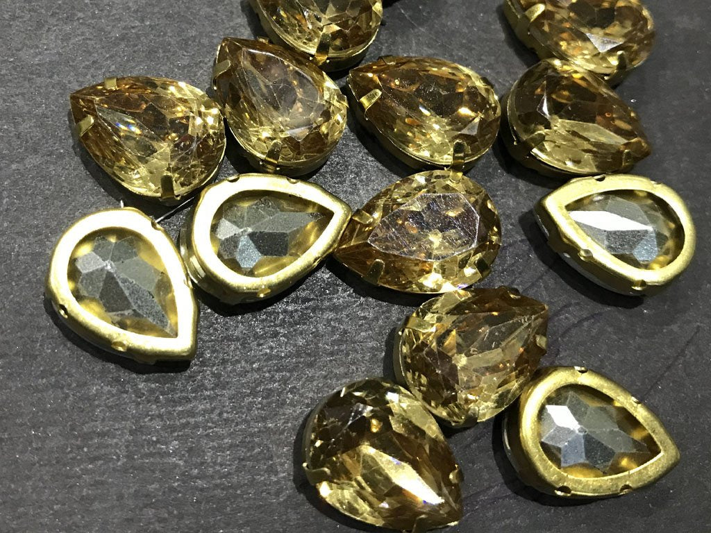 गोल्डन LCT ड्रॉप रेज़िन स्टोन कैचर के साथ (18x13 मिमी) (थोक)