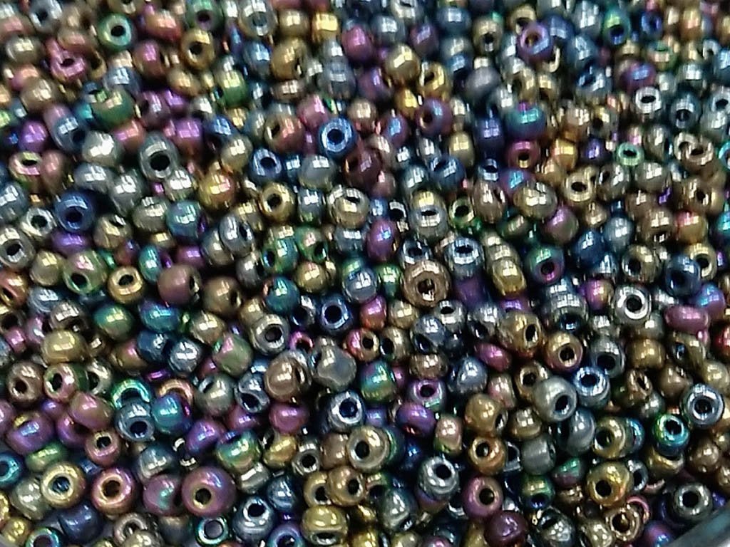 golden-round-rocaille-rainbow-glass-seed-beads