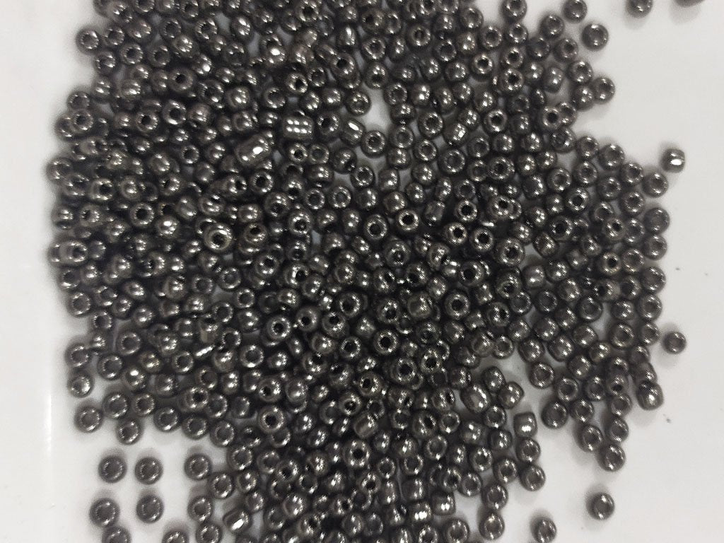 hematite-gray-opaque-round-rocaille-seed-beads